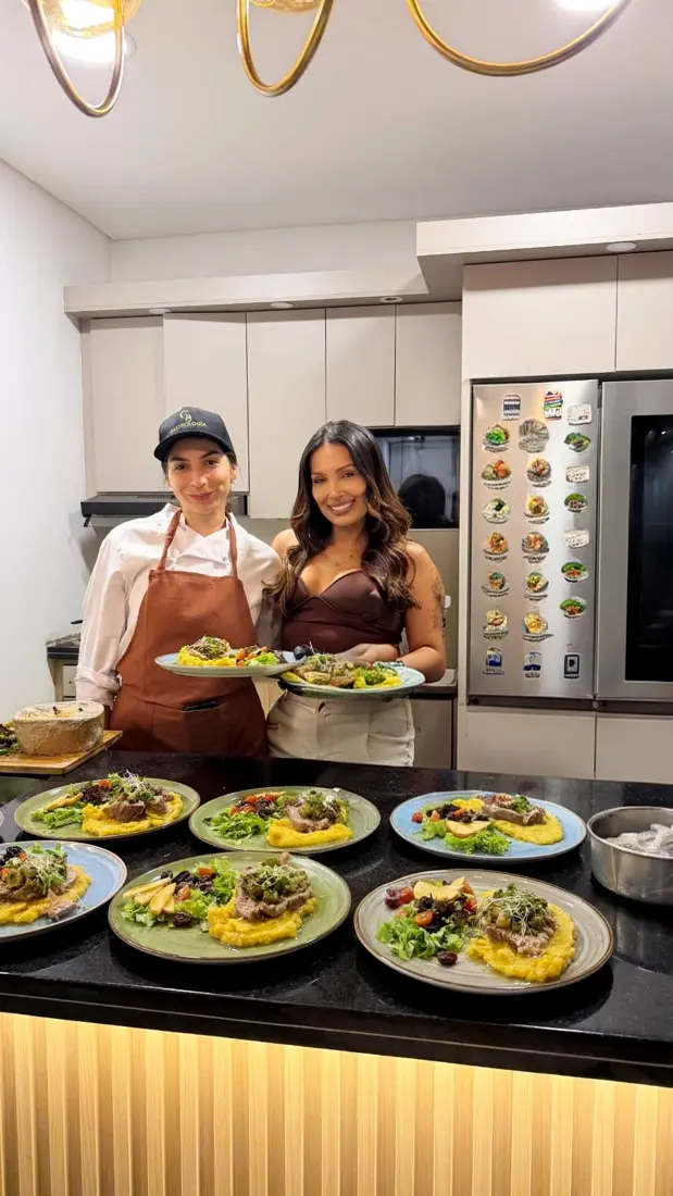 Servicio de chef en casa con platos servidos