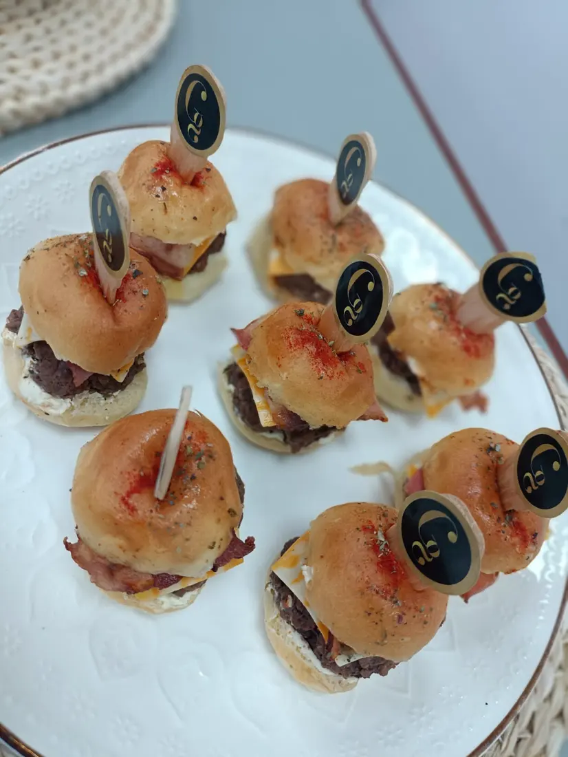 Mini hamburguesas con palillos de la marca